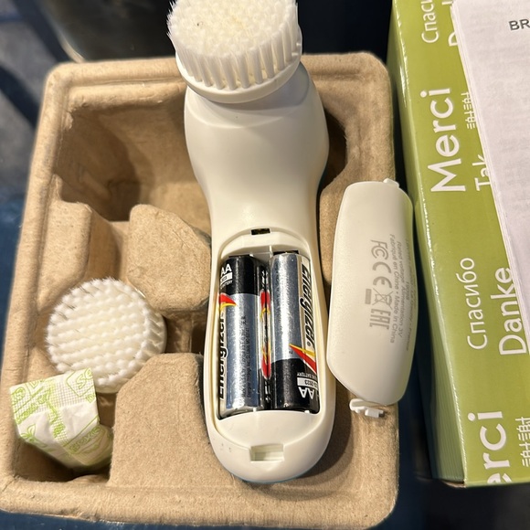 ❤️Cleaning Face Brush ❤️ - Picture 3 of 4